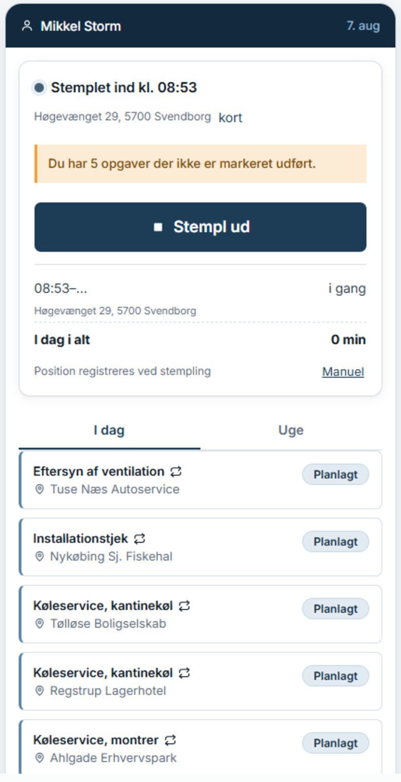 Dagsdrift på telefonen, stemplet ind med dagens opgaver